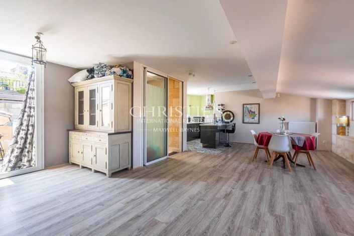 Image No.9-5 Bed House for sale