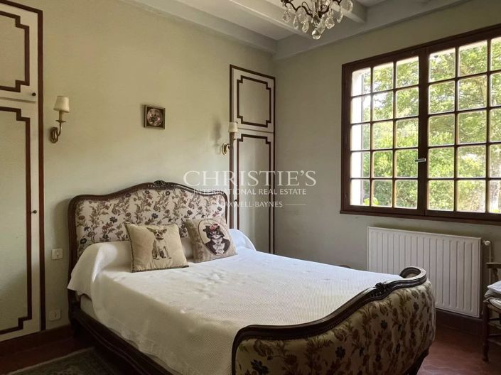 Image No.10-3 Bed House for sale