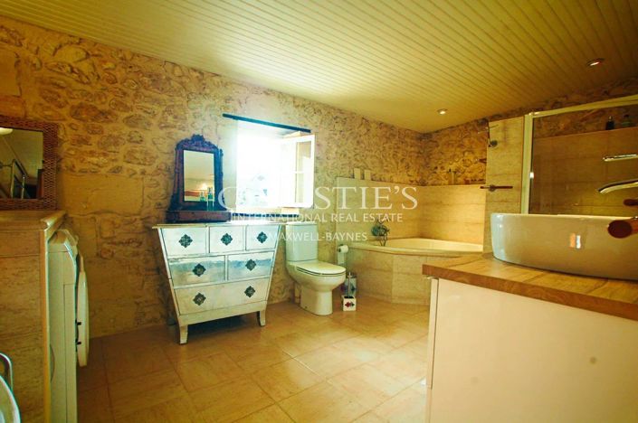 Image No.8-4 Bed House for sale