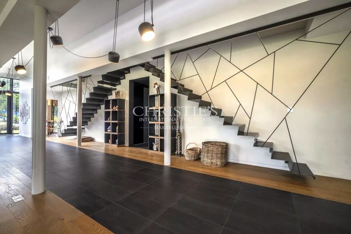 Image No.7-5 Bed House for sale