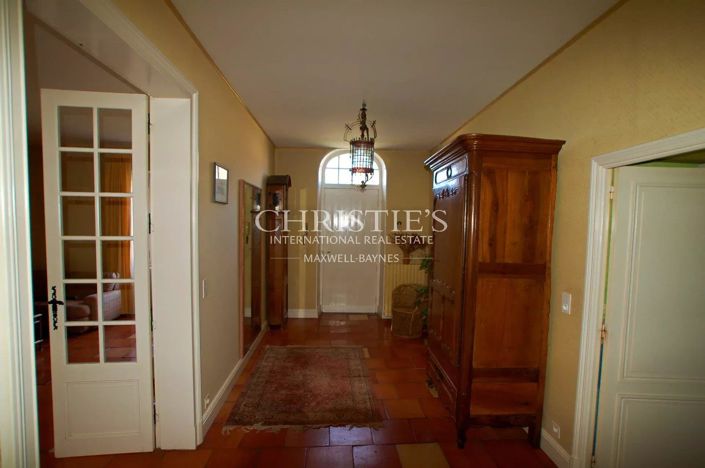 Image No.8-12 Bed House for sale