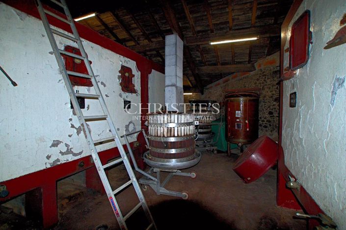 Image No.9-6 Bed House for sale