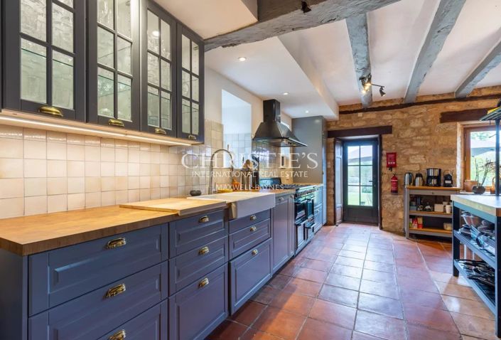 Image No.8-12 Bed House for sale