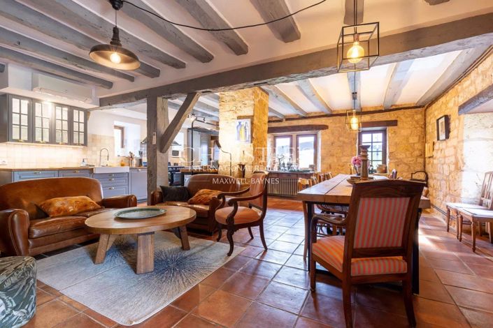 Image No.9-12 Bed House for sale