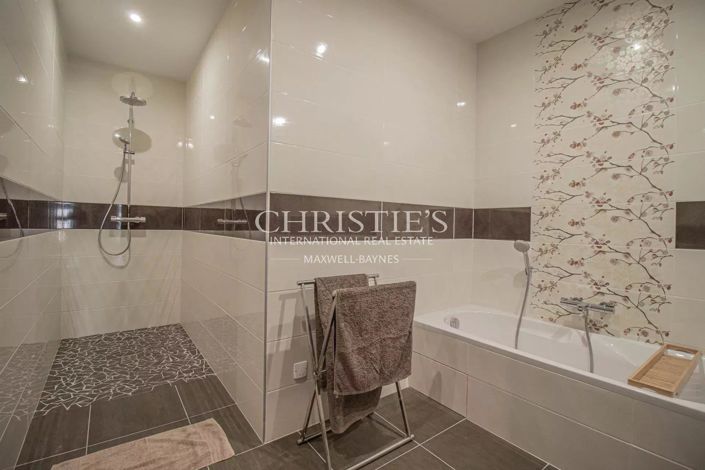 Image No.17-7 Bed House for sale