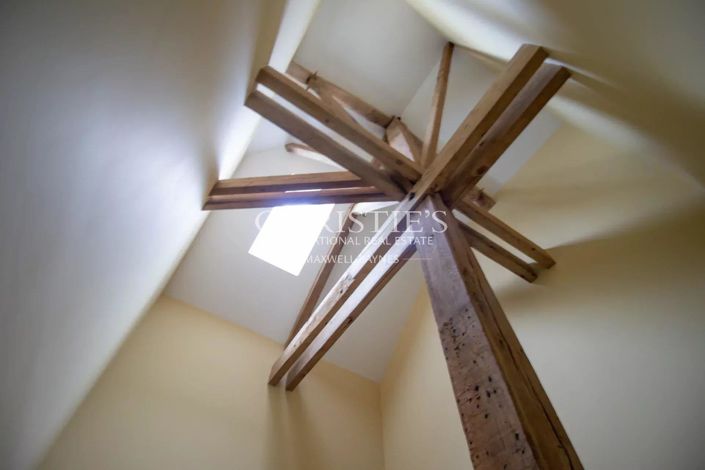 Image No.18-7 Bed House for sale