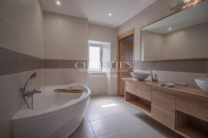 Image No.19-7 Bed House for sale