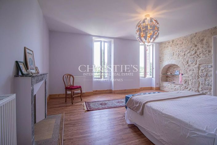 Image No.20-7 Bed House for sale