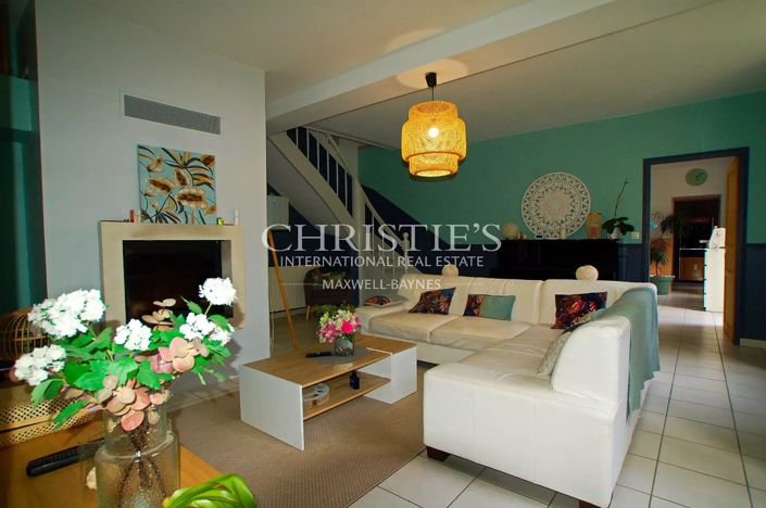 Image No.8-4 Bed House for sale