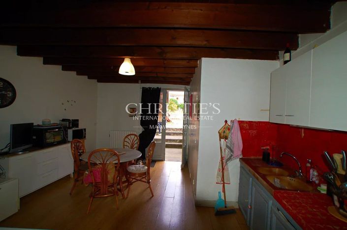 Image No.20-7 Bed House for sale