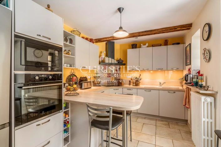 Image No.14-6 Bed House for sale