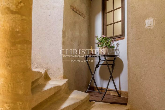 Image No.26-6 Bed House for sale