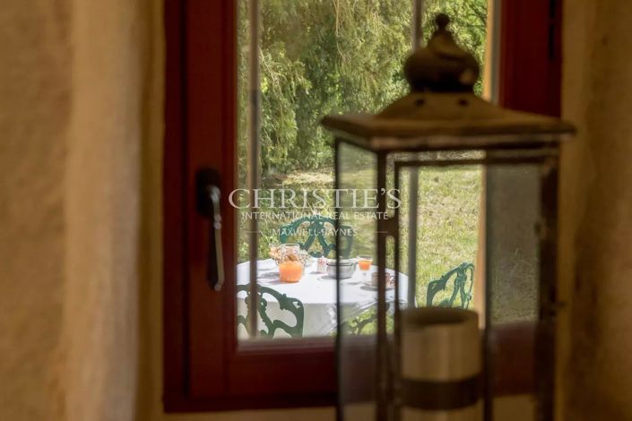 Image No.28-6 Bed House for sale