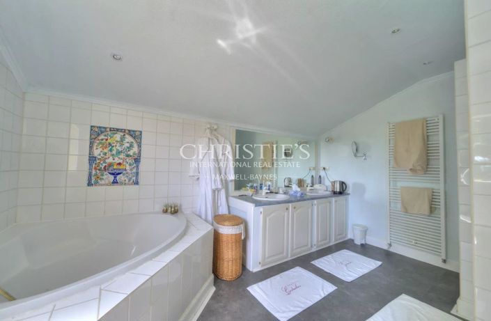 Image No.12-5 Bed House for sale