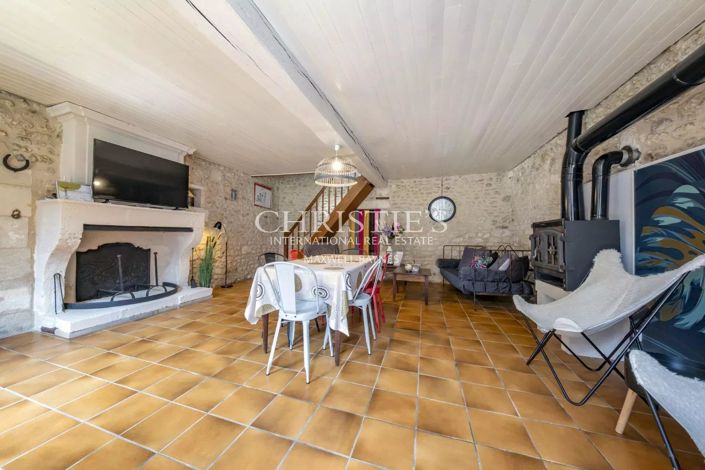 Image No.24-9 Bed House for sale