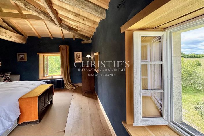 Image No.26-6 Bed House for sale