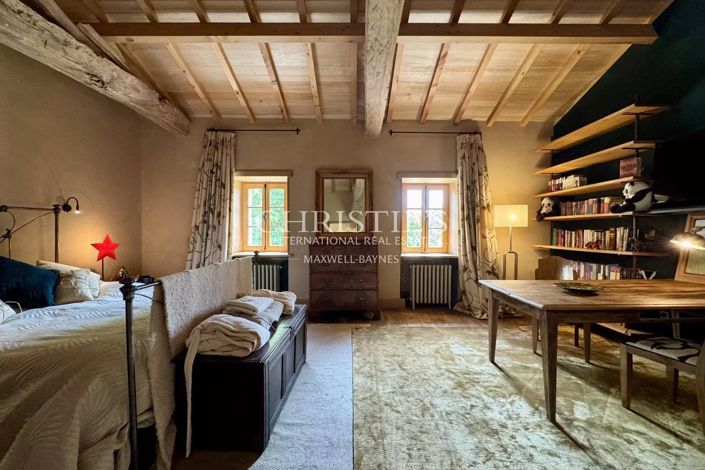 Image No.34-6 Bed House for sale