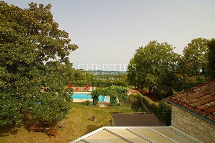 Image No.5-10 Bed House for sale