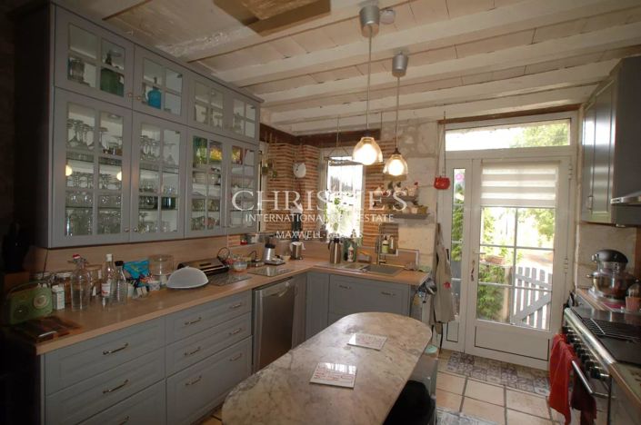 Image No.8-10 Bed House for sale