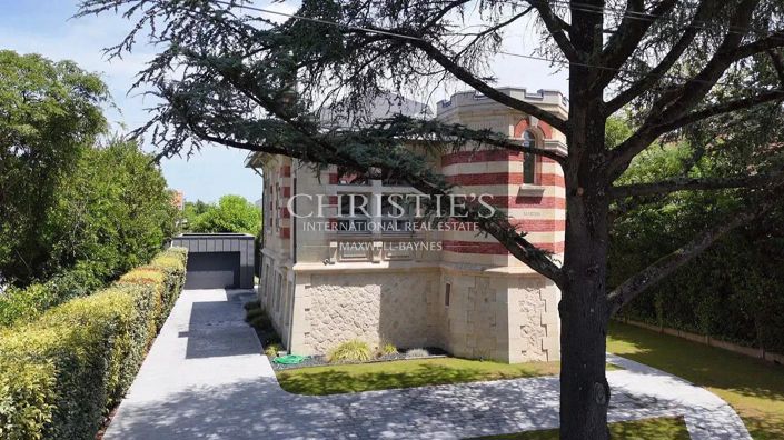 Image No.1-5 Bed House for sale