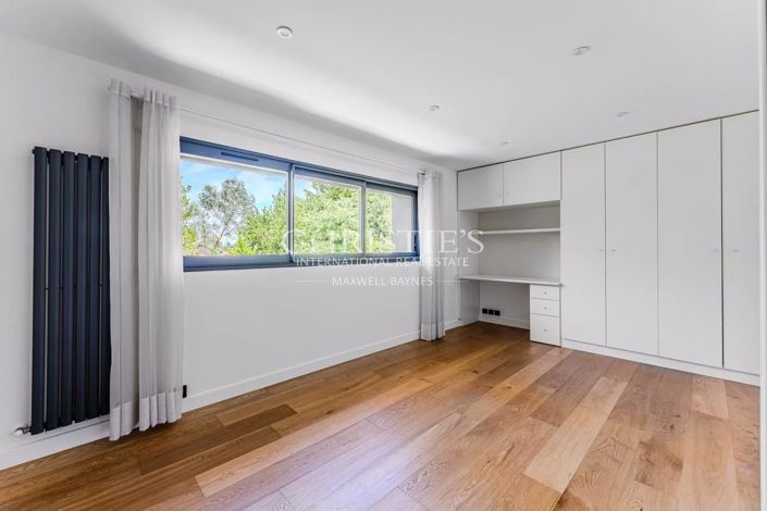 Image No.17-5 Bed House for sale