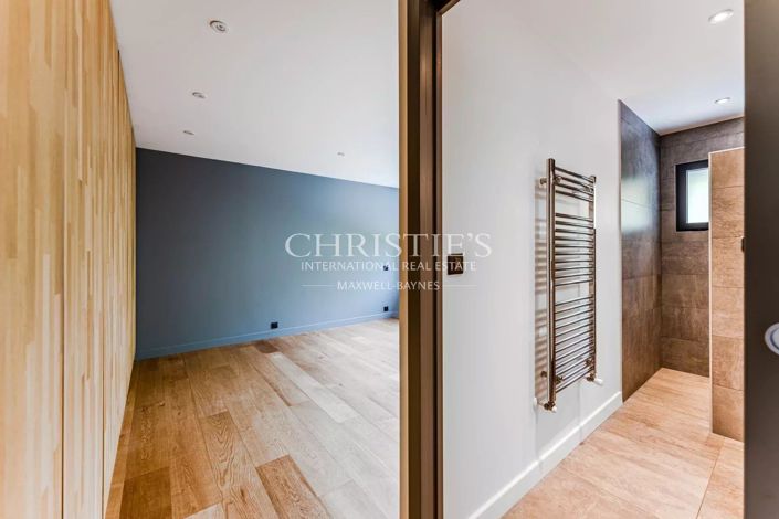 Image No.18-5 Bed House for sale