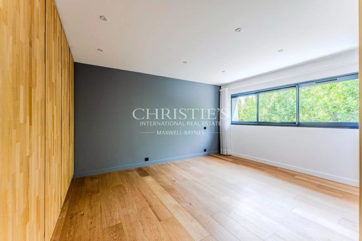 Image No.20-5 Bed House for sale