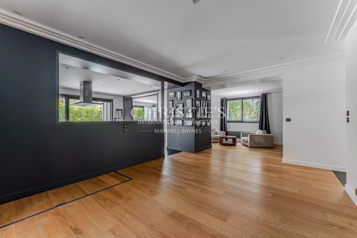 Image No.9-5 Bed House for sale