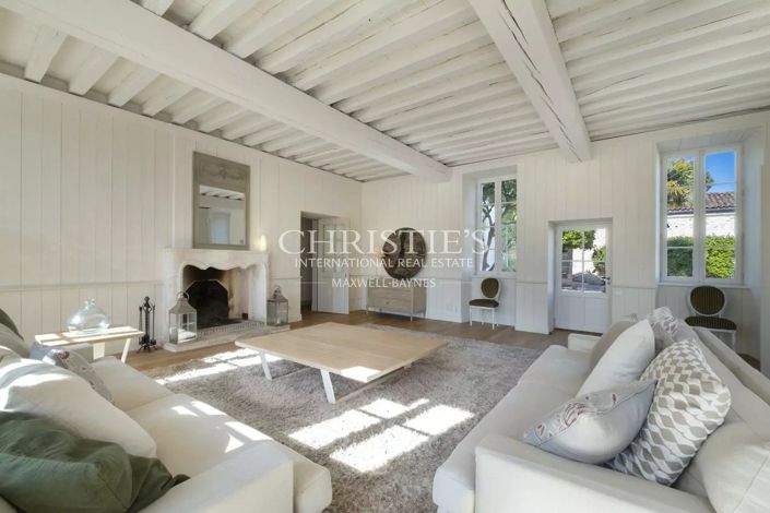 Image No.13-10 Bed House for sale