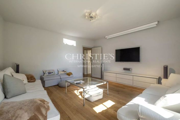 Image No.16-10 Bed House for sale