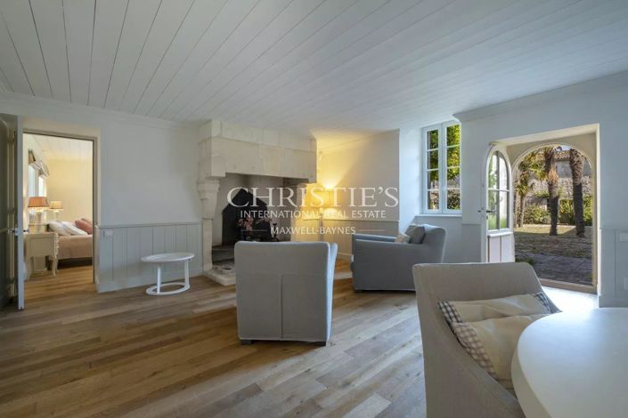 Image No.18-10 Bed House for sale