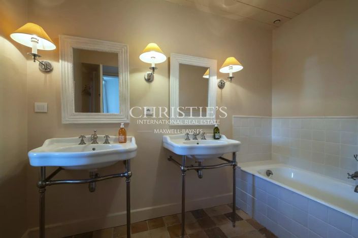 Image No.19-10 Bed House for sale