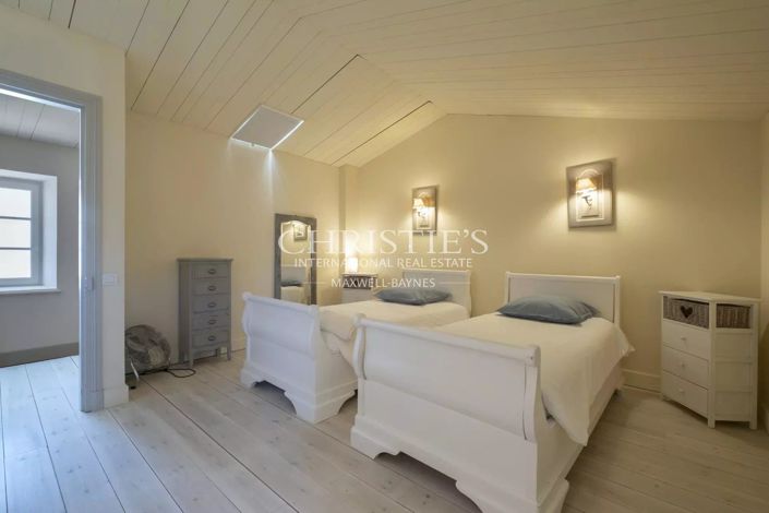 Image No.28-10 Bed House for sale