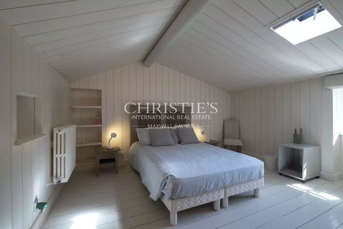 Image No.31-10 Bed House for sale