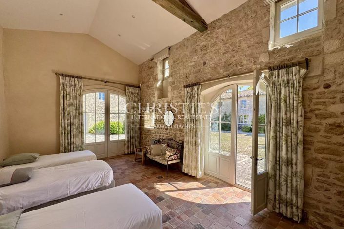 Image No.32-10 Bed House for sale