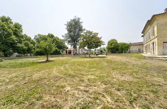 Image No.2-8 Bed House for sale