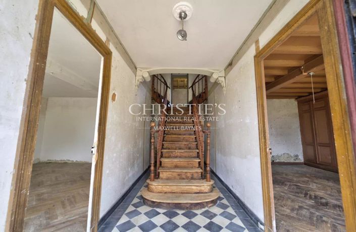 Image No.4-8 Bed House for sale