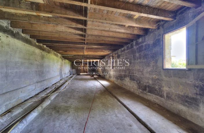 Image No.6-8 Bed House for sale