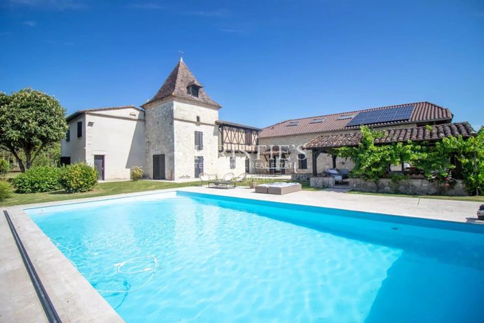 Image No.1-9 Bed House for sale