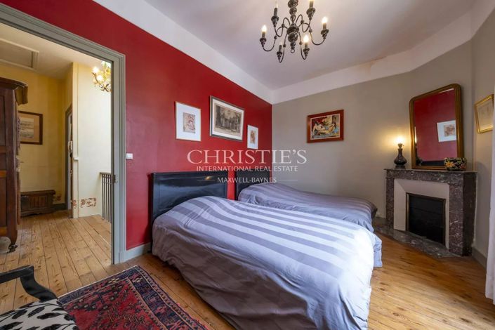 Image No.16-5 Bed House for sale