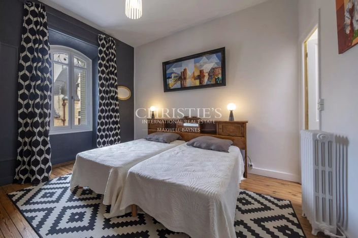 Image No.18-5 Bed House for sale