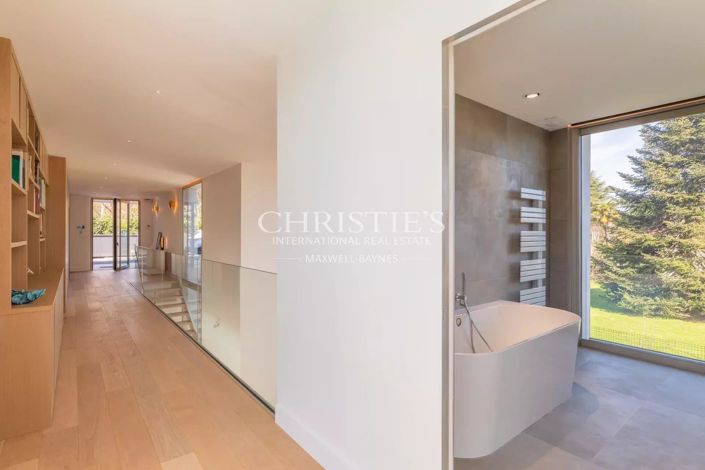 Image No.10-4 Bed House for sale