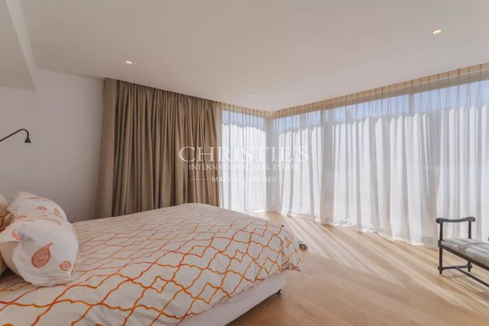 Image No.18-4 Bed House for sale