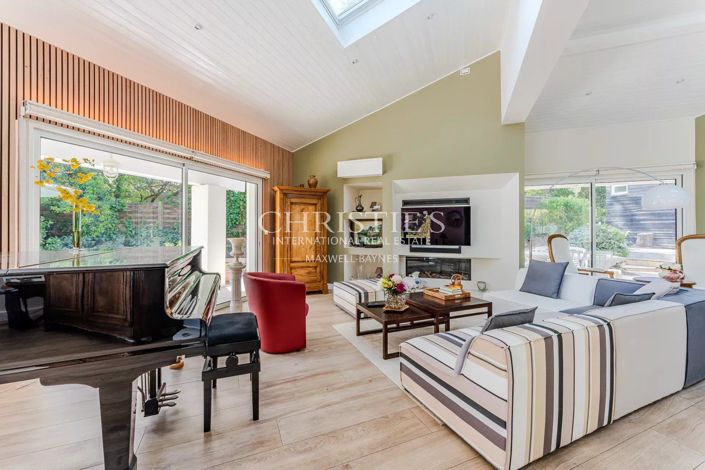 Image No.8-4 Bed House for sale