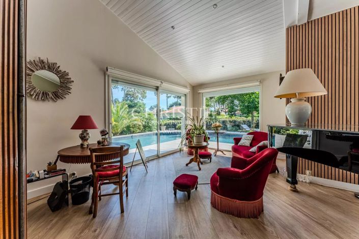 Image No.9-4 Bed House for sale