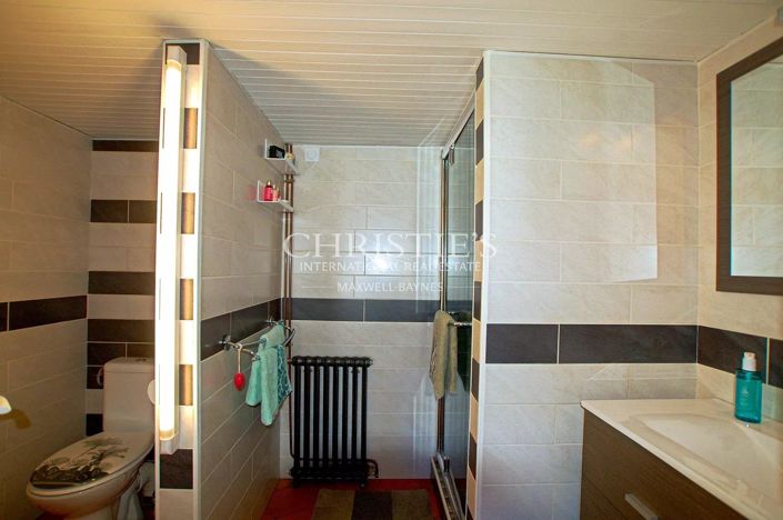 Image No.10-3 Bed House for sale