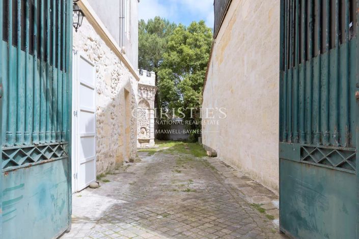 Image No.1-6 Bed House for sale