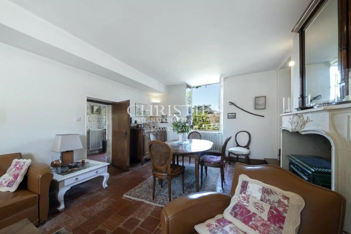 Image No.11-6 Bed House for sale