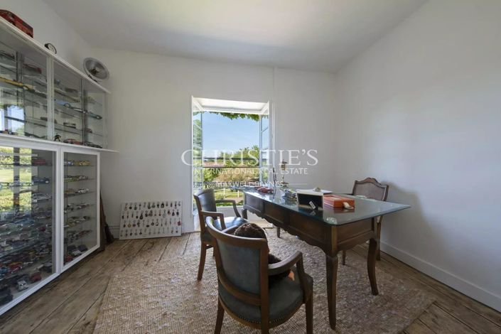 Image No.20-6 Bed House for sale