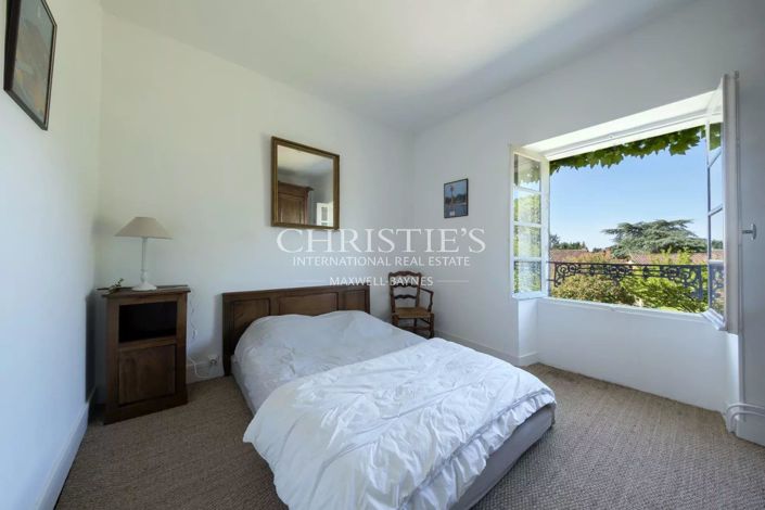 Image No.21-6 Bed House for sale